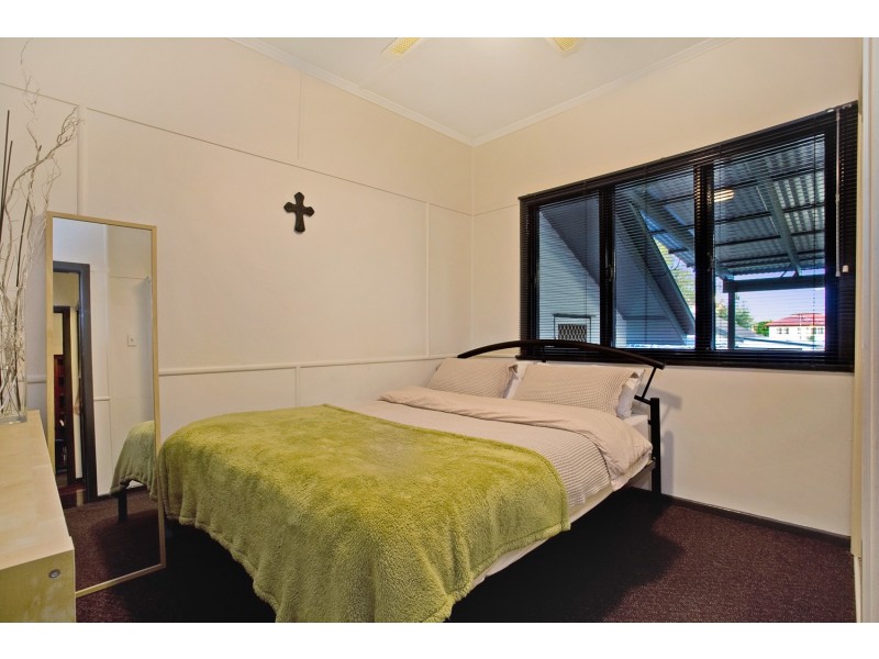 69 King Street, Woody Point QLD 4019