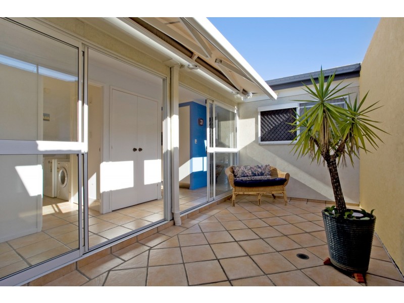 1/20 Akeringa Place, Mooloolaba QLD 4557