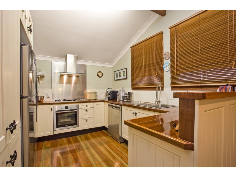 97 Prince Edward Parade, Scarborough QLD 4020