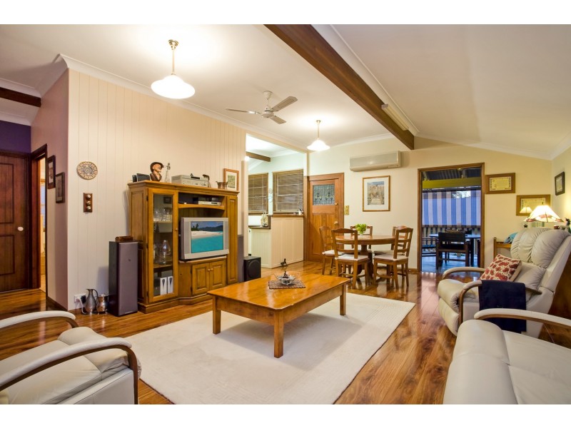 97 Prince Edward Parade, Scarborough QLD 4020