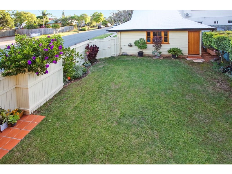 97 Prince Edward Parade, Scarborough QLD 4020