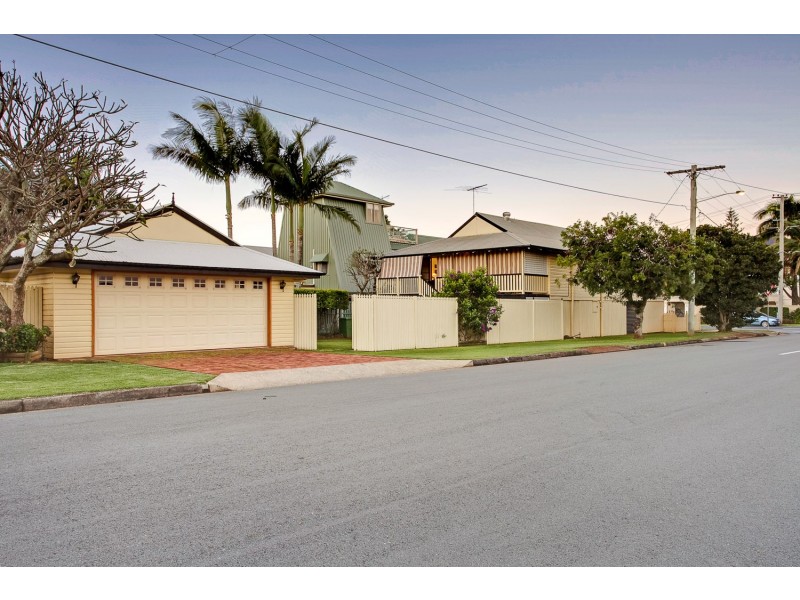 97 Prince Edward Parade, Scarborough QLD 4020