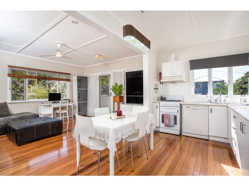 16 Essey Street, Clontarf QLD 4019