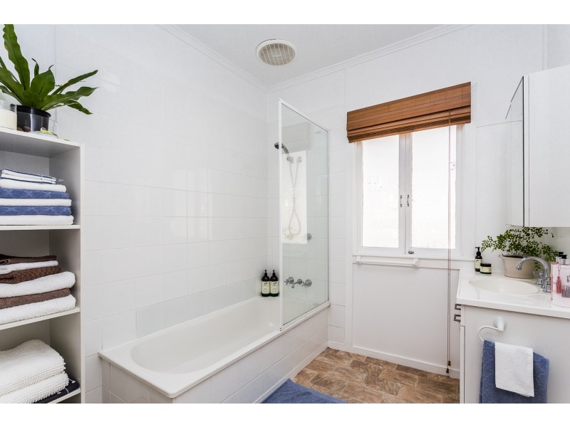16 Essey Street, Clontarf QLD 4019