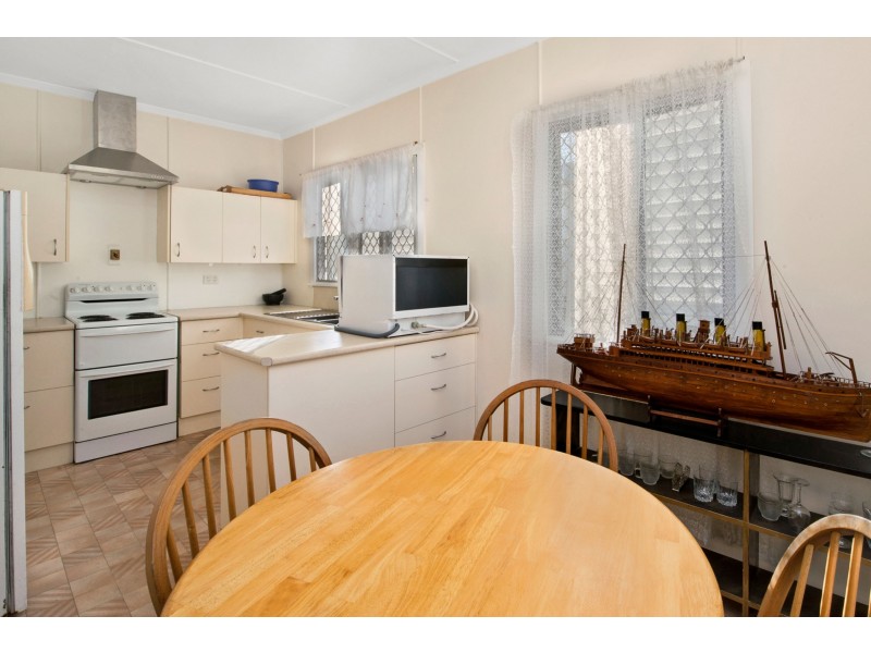 22 Bank Street, Margate QLD 4019