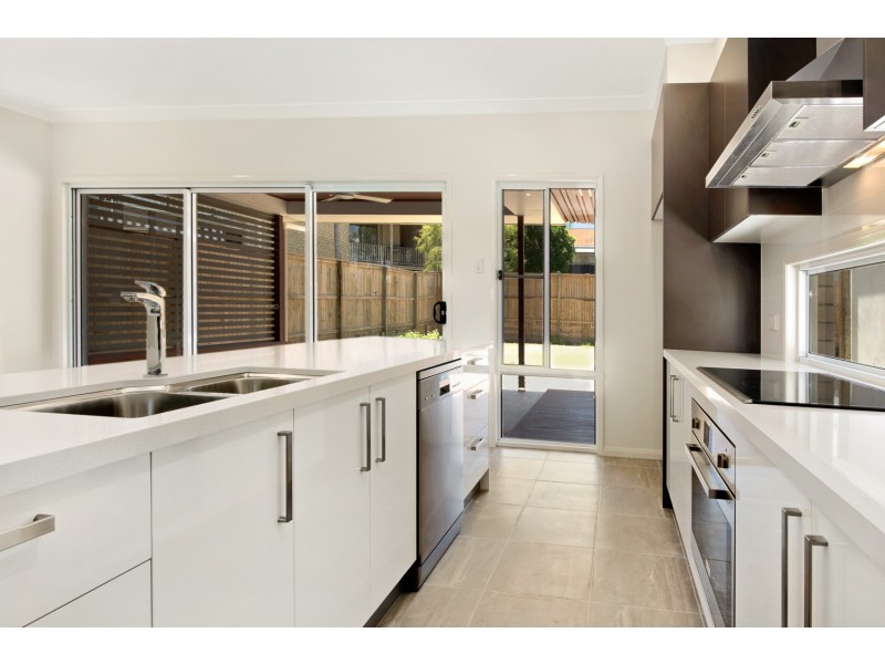 94 Oxley Avenue, Woody Point QLD 4019