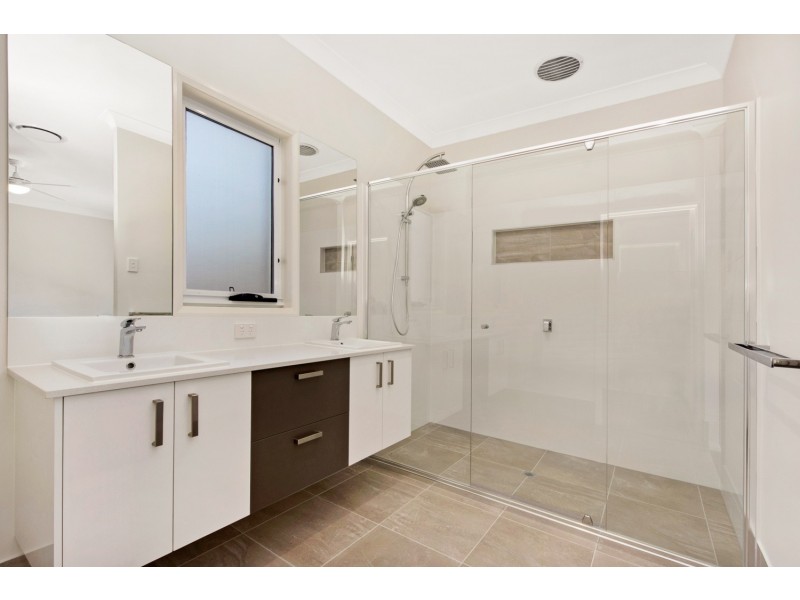 94 Oxley Avenue, Woody Point QLD 4019