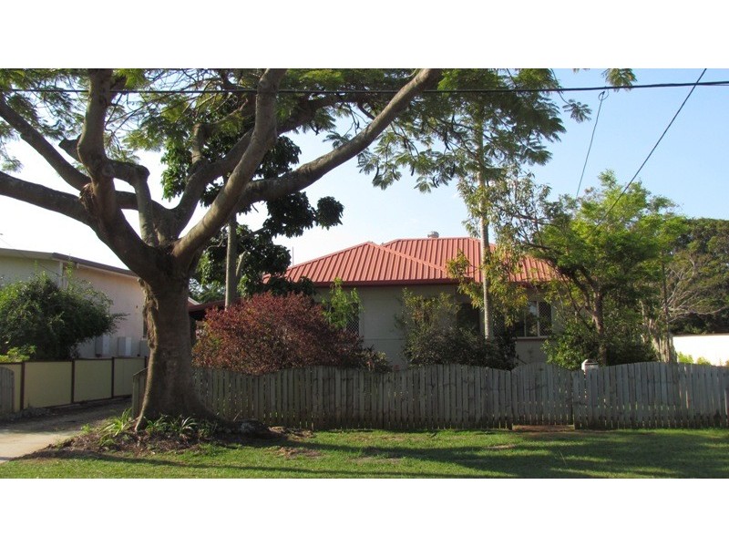 16 Bramble Street, Woody Point QLD 4019