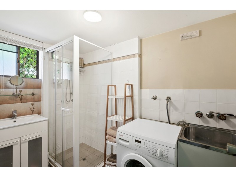 1/2 Osbourne Street, Scarborough QLD 4020