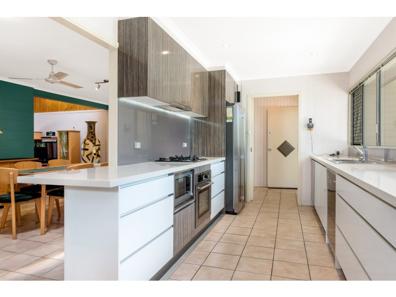 37 King Street, Woody Point QLD 4019