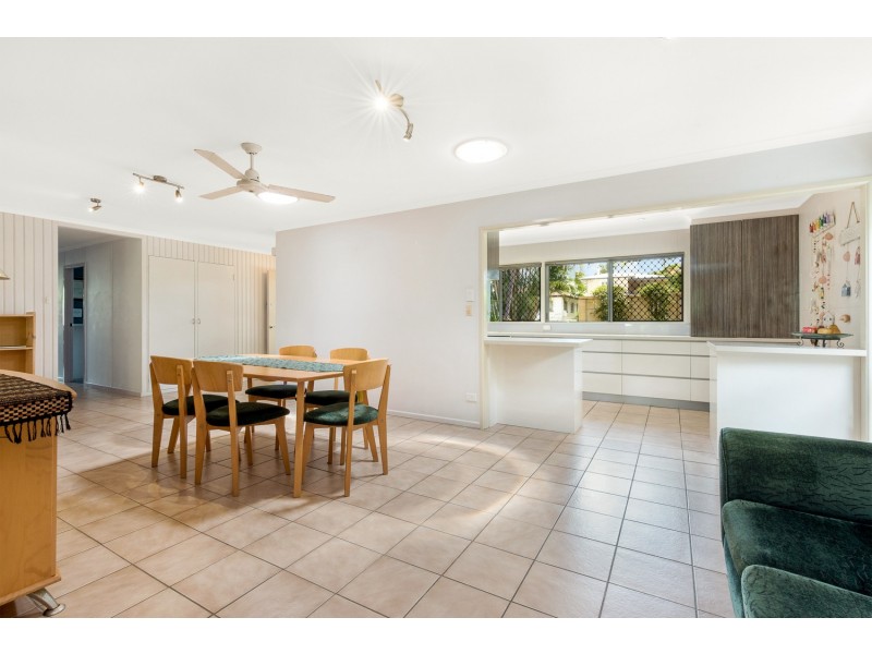 37 King Street, Woody Point QLD 4019
