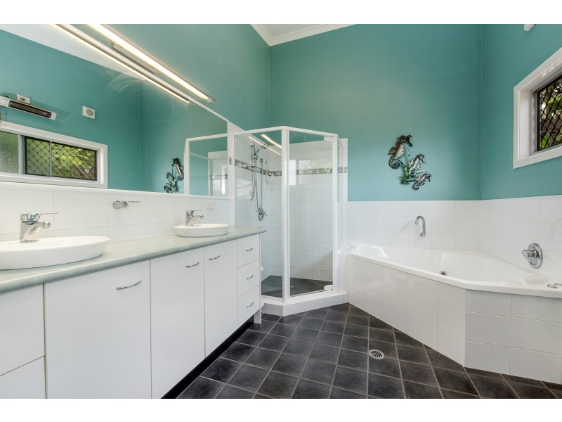 37 King Street, Woody Point QLD 4019