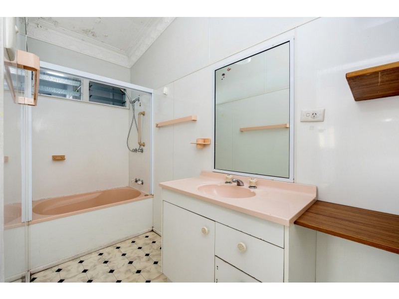 1 Bank Street, Margate QLD 4019