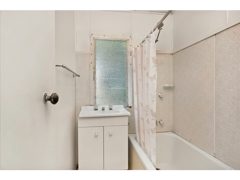 87 Victoria Avenue, Woody Point QLD 4019