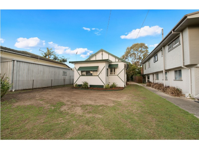 22 Blakeney Street, Woody Point QLD 4019