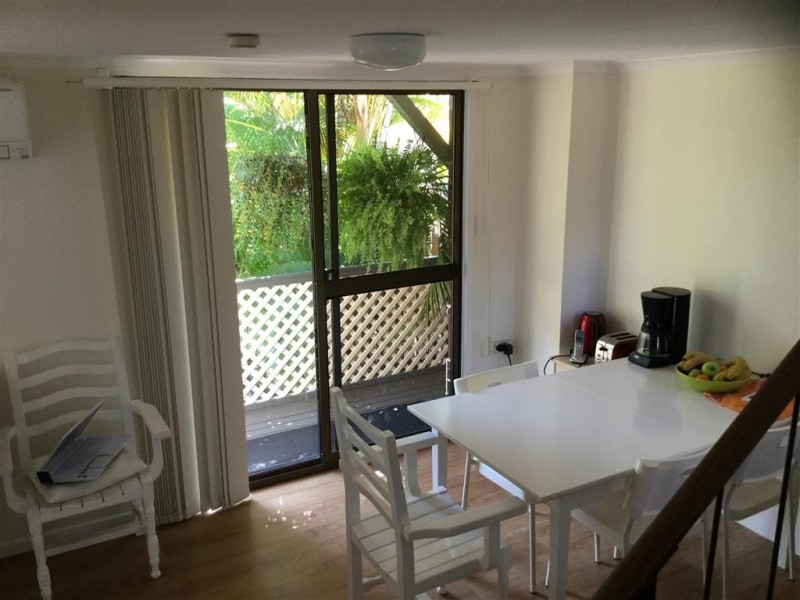 4/25 Annie Street, Woody Point QLD 4019