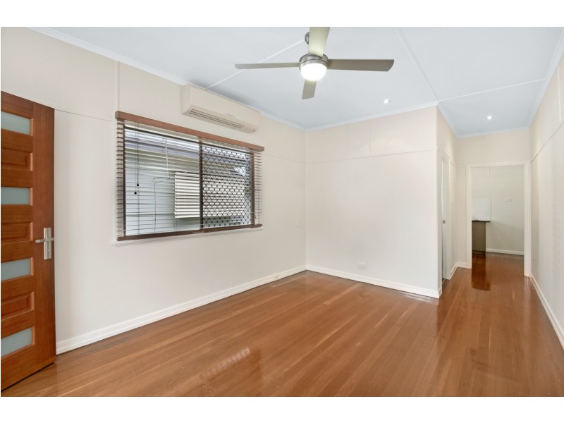 77 King Street, Woody Point QLD 4019