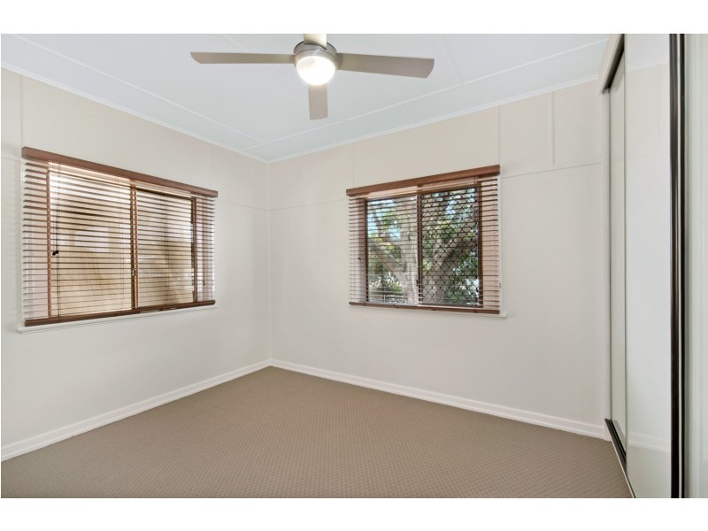 77 King Street, Woody Point QLD 4019