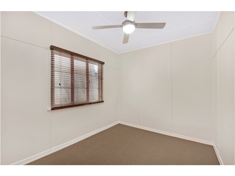 77 King Street, Woody Point QLD 4019