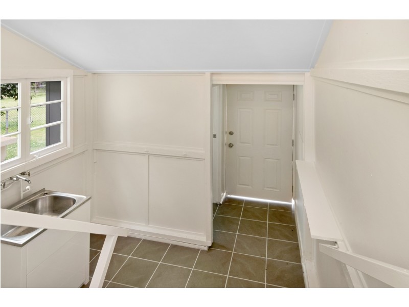 77 King Street, Woody Point QLD 4019