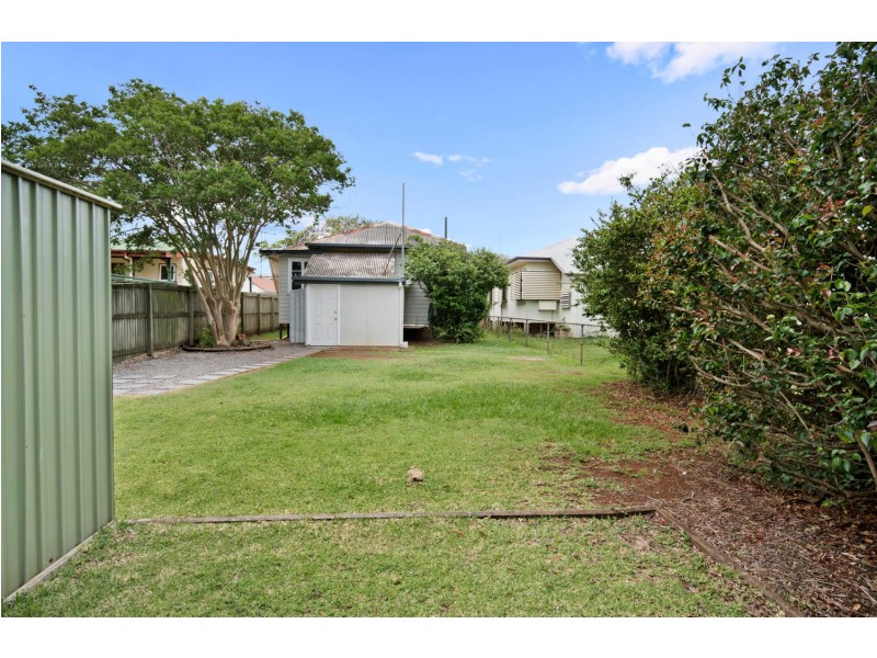 77 King Street, Woody Point QLD 4019