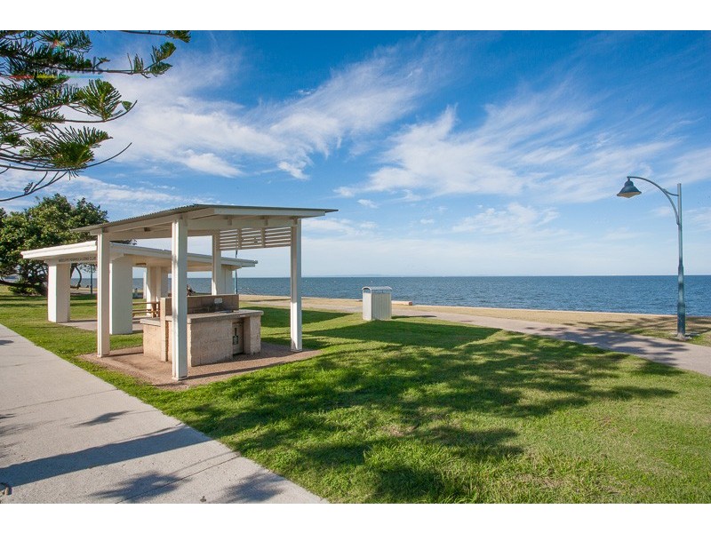 77 King Street, Woody Point QLD 4019