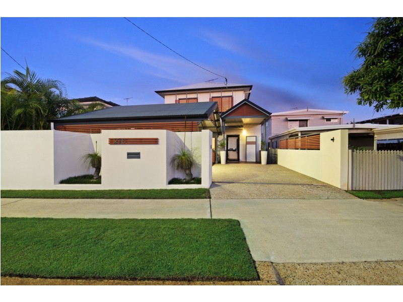 218 Prince Edward Parade, Scarborough QLD 4020