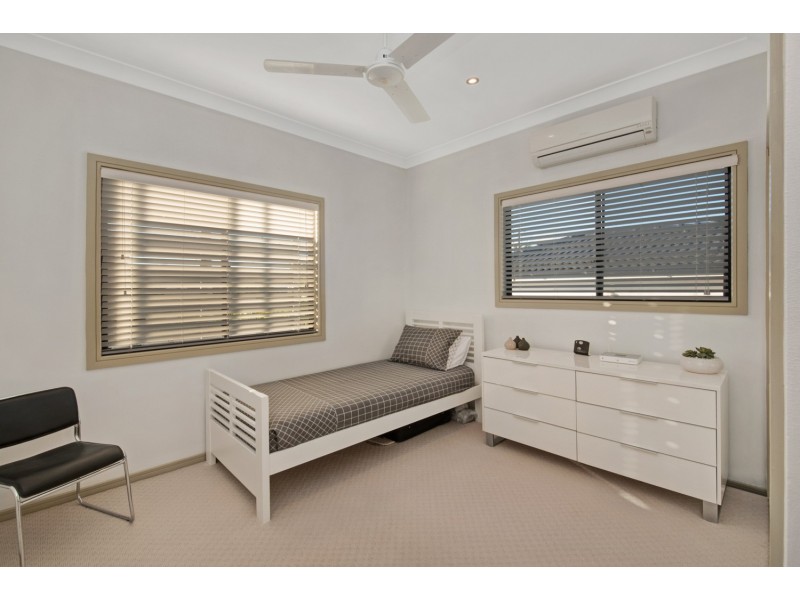 218 Prince Edward Parade, Scarborough QLD 4020