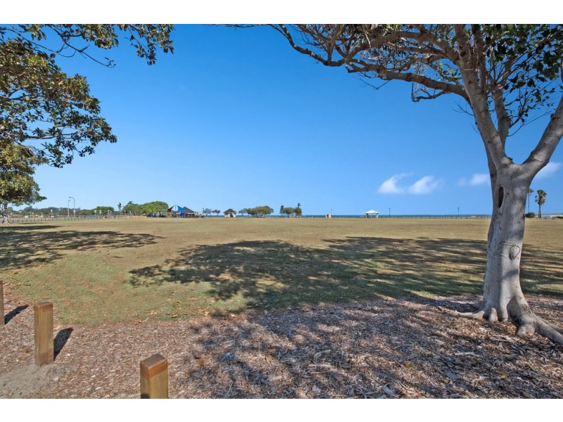2/124 Hornibrook Esplanade, Clontarf QLD 4019