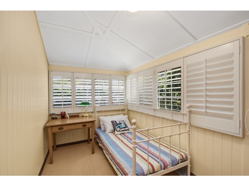 97 Prince Edward Parade, Scarborough QLD 4020