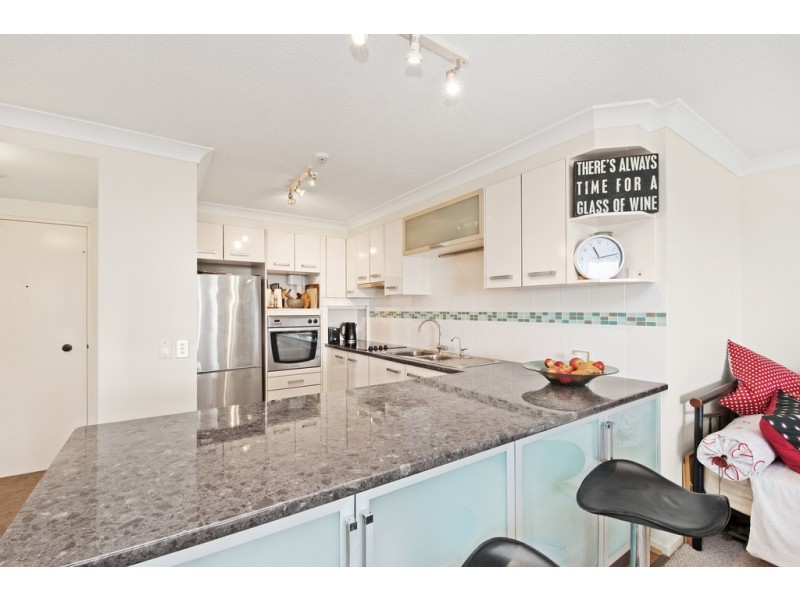 8/69 Marine Parade, Redcliffe QLD 4020