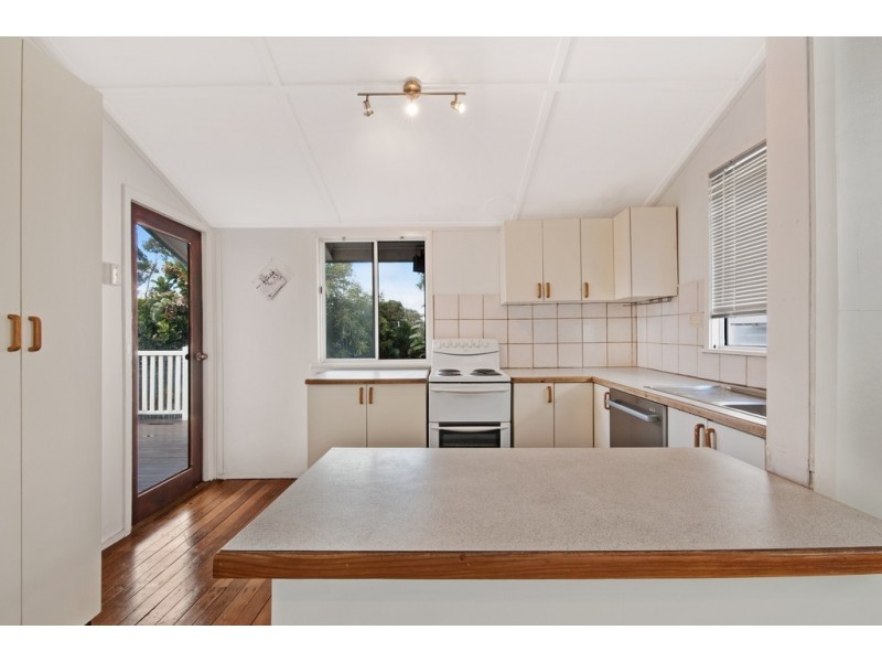 28 Donald Street, Woody Point QLD 4019