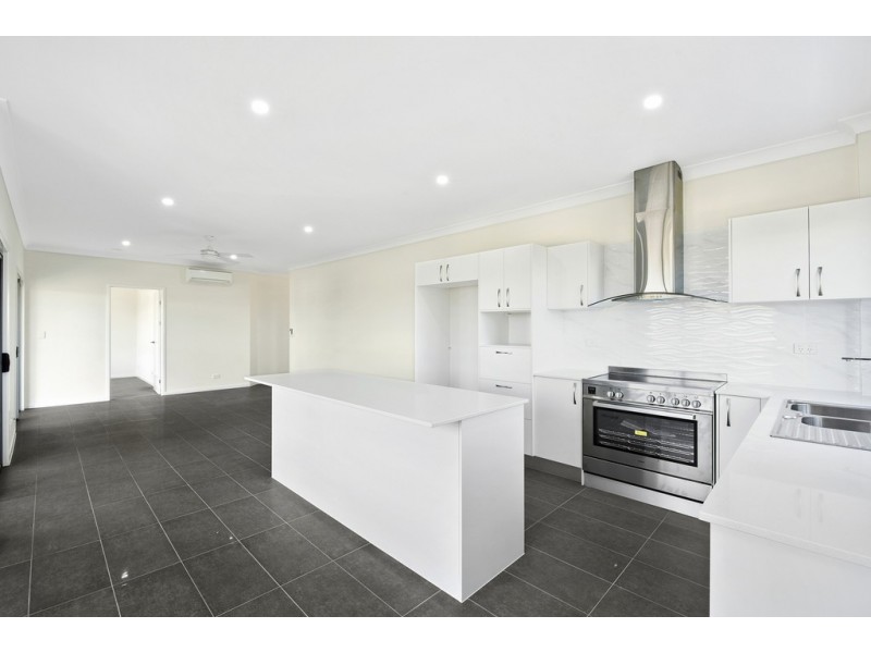 8/2 Manley Street, Redcliffe QLD 4020