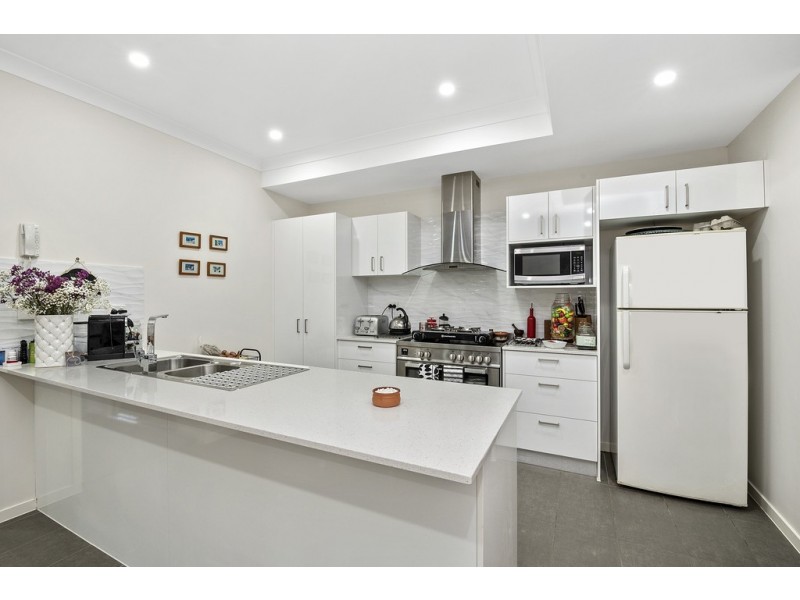 4/2 Manley Street, Redcliffe QLD 4020