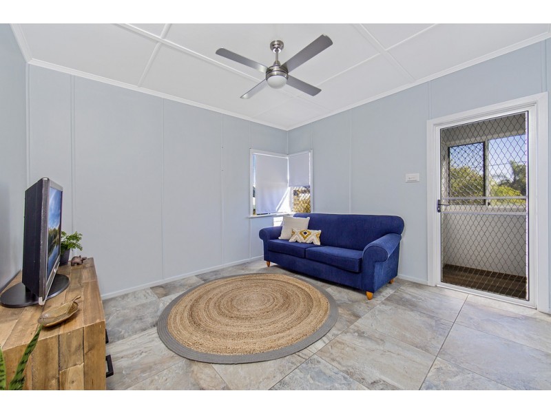 10 Hawthorne Street, Woody Point QLD 4019