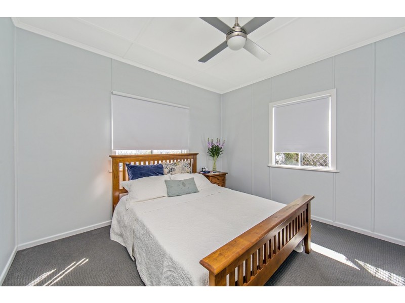 10 Hawthorne Street, Woody Point QLD 4019