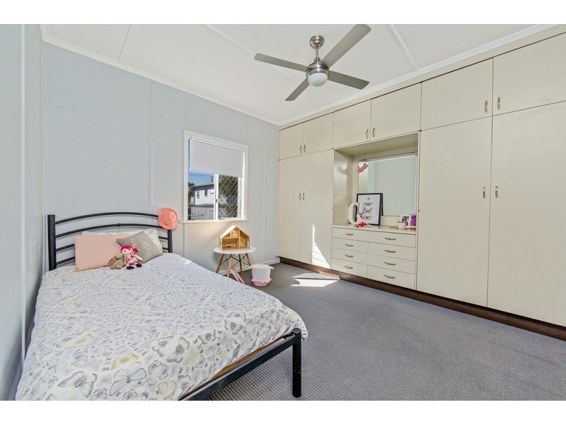 10 Hawthorne Street, Woody Point QLD 4019