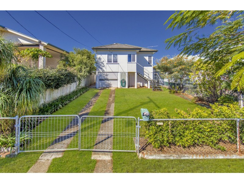 10 Hawthorne Street, Woody Point QLD 4019