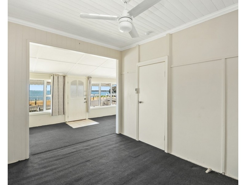 7 Esplanade, Deception Bay QLD 4508