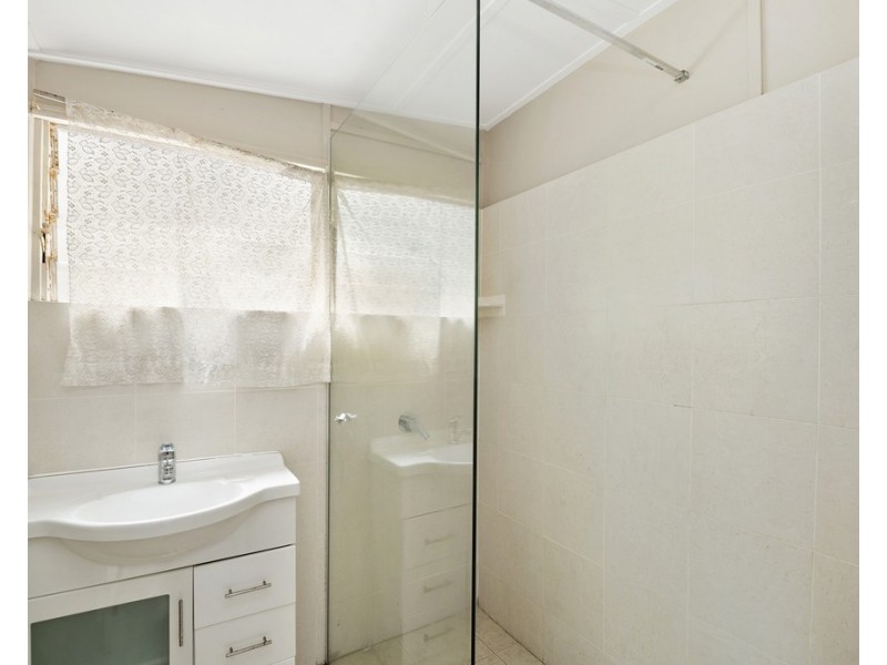 7 Esplanade, Deception Bay QLD 4508
