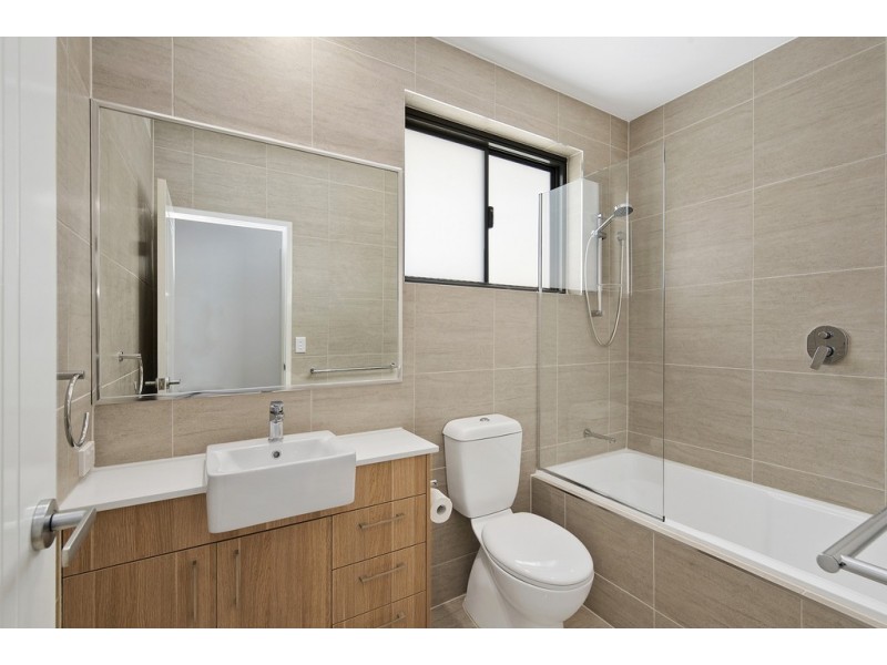 2/54 Oxley Avenue, Woody Point QLD 4019