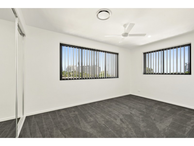 2/54 Oxley Avenue, Woody Point QLD 4019