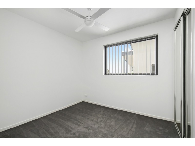 2/54 Oxley Avenue, Woody Point QLD 4019