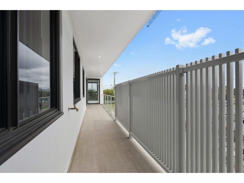 2/54 Oxley Avenue, Woody Point QLD 4019