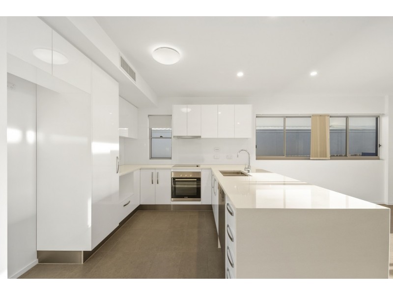 1/52 Oxley Avenue, Woody Point QLD 4019