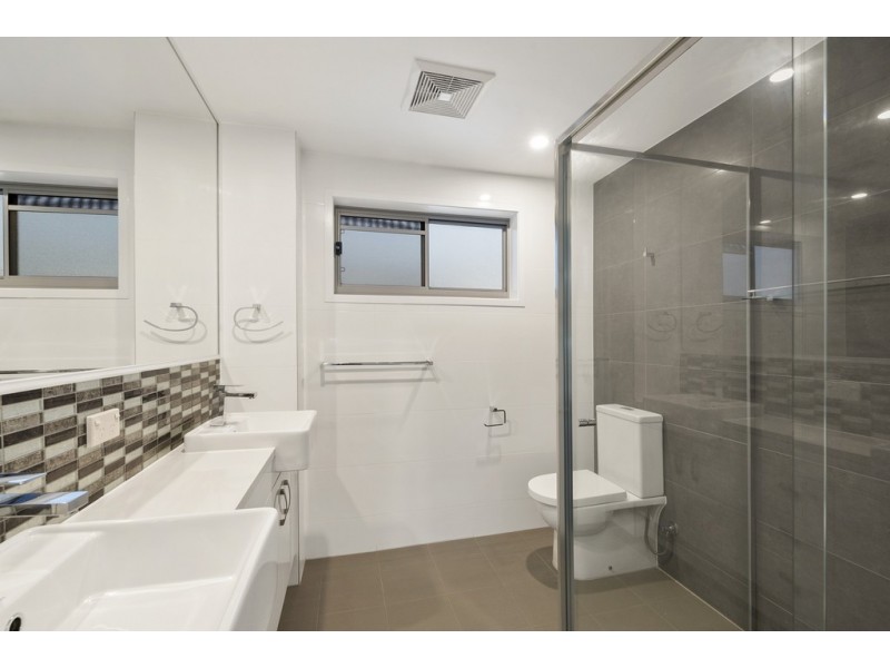 1/52 Oxley Avenue, Woody Point QLD 4019