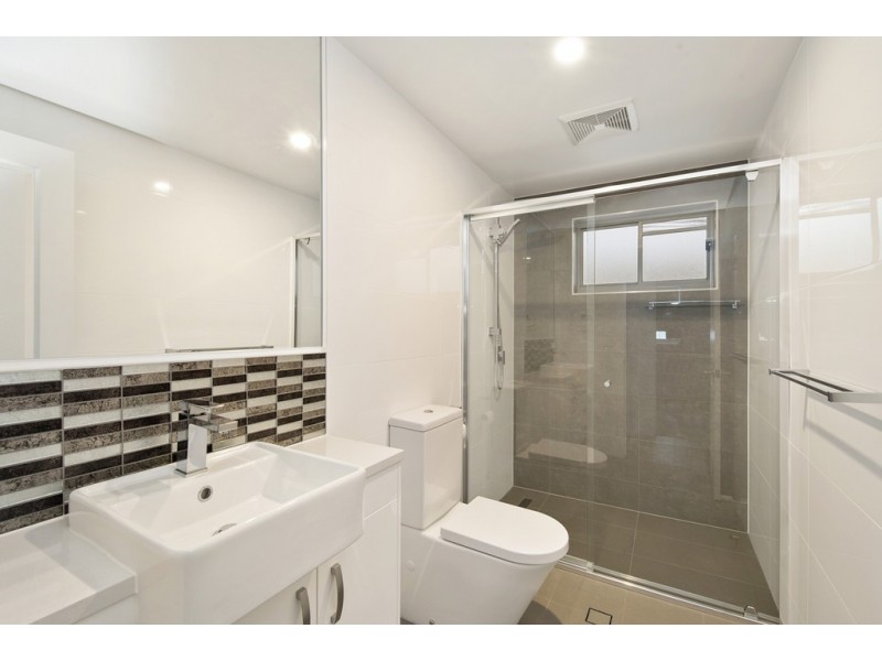 1/52 Oxley Avenue, Woody Point QLD 4019