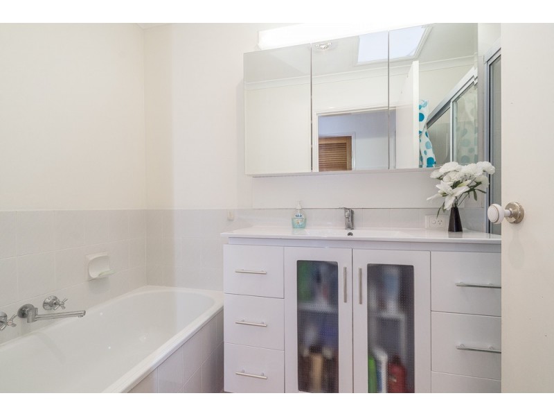 2/10 Wattle Road, Rothwell QLD 4022