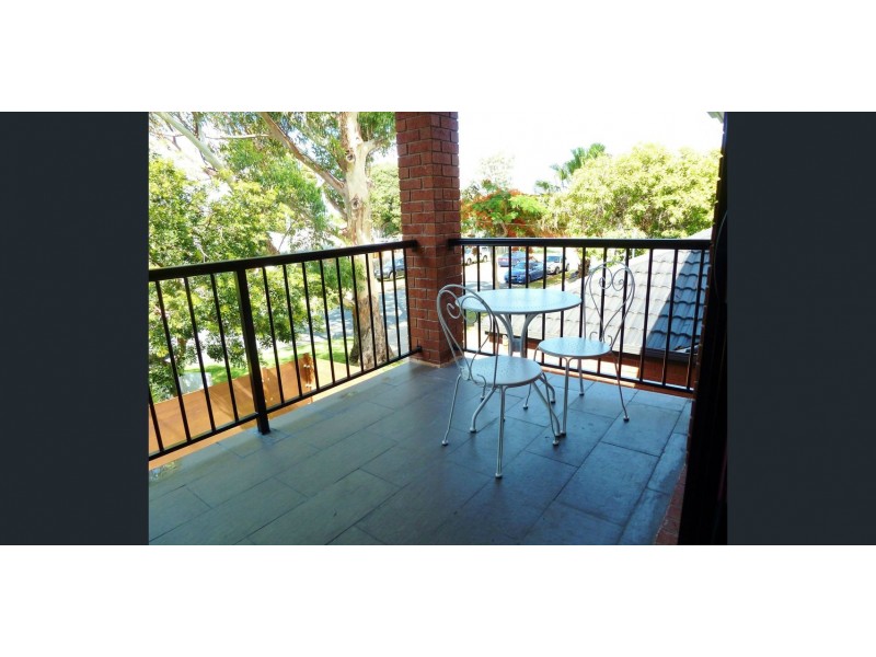 1 Brighton Street, Woody Point QLD 4019