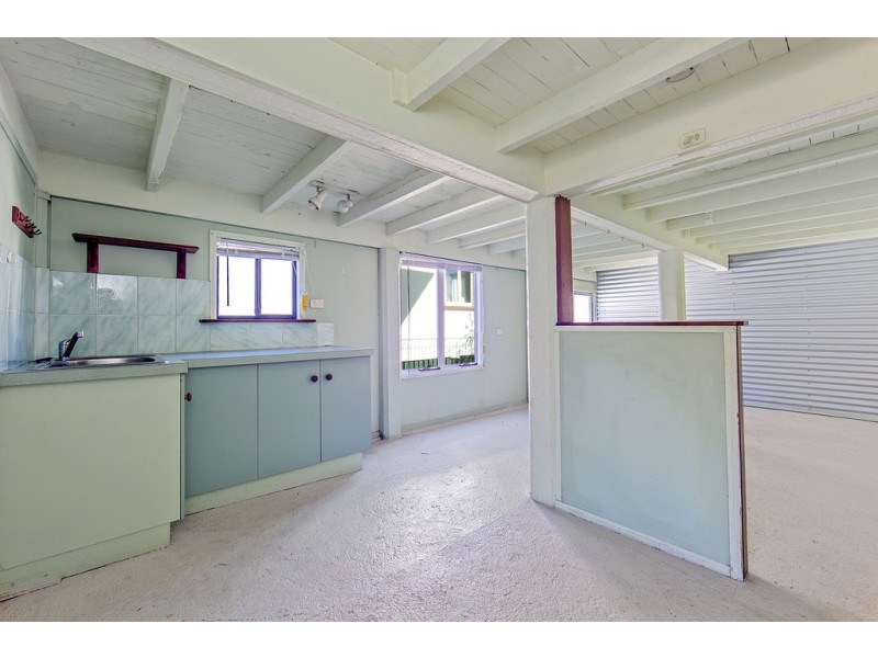 10 Hawthorne Street, Woody Point QLD 4019